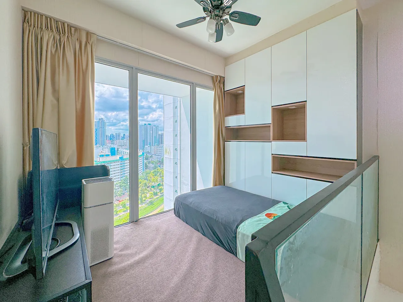 Eight Riversuites · 普通房（17 楼） · 阁楼