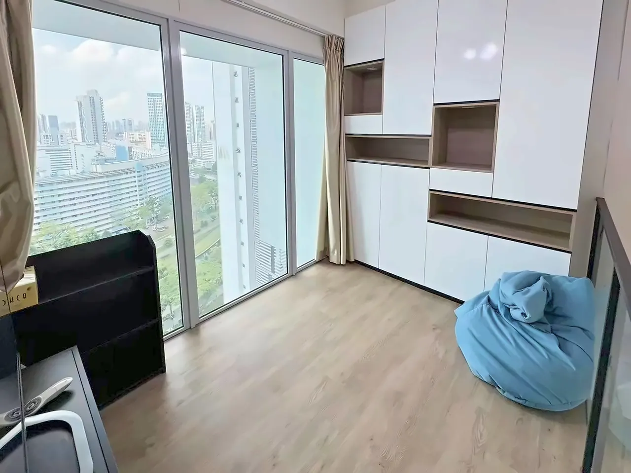Eight Riversuites · 普通房（17 楼） · 阁楼