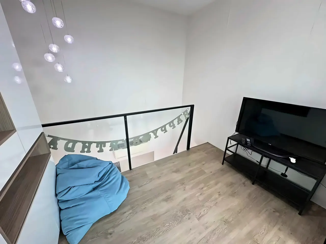 Eight Riversuites · 普通房（17 楼） · 阁楼