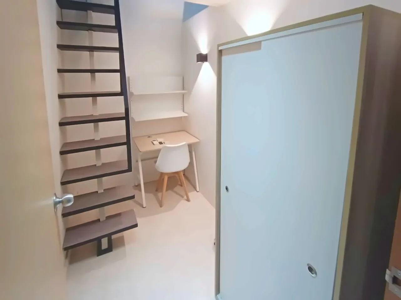 Eight Riversuites · 普通房（17 楼） · 阁楼
